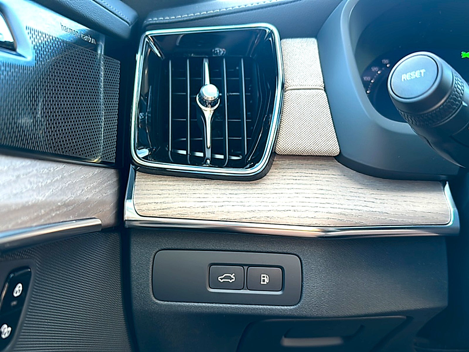 2026 Volvo XC90 Plug-In Hybrid Plus, T8 AWD, Electric/Gasoline, Bright, 7 Seats