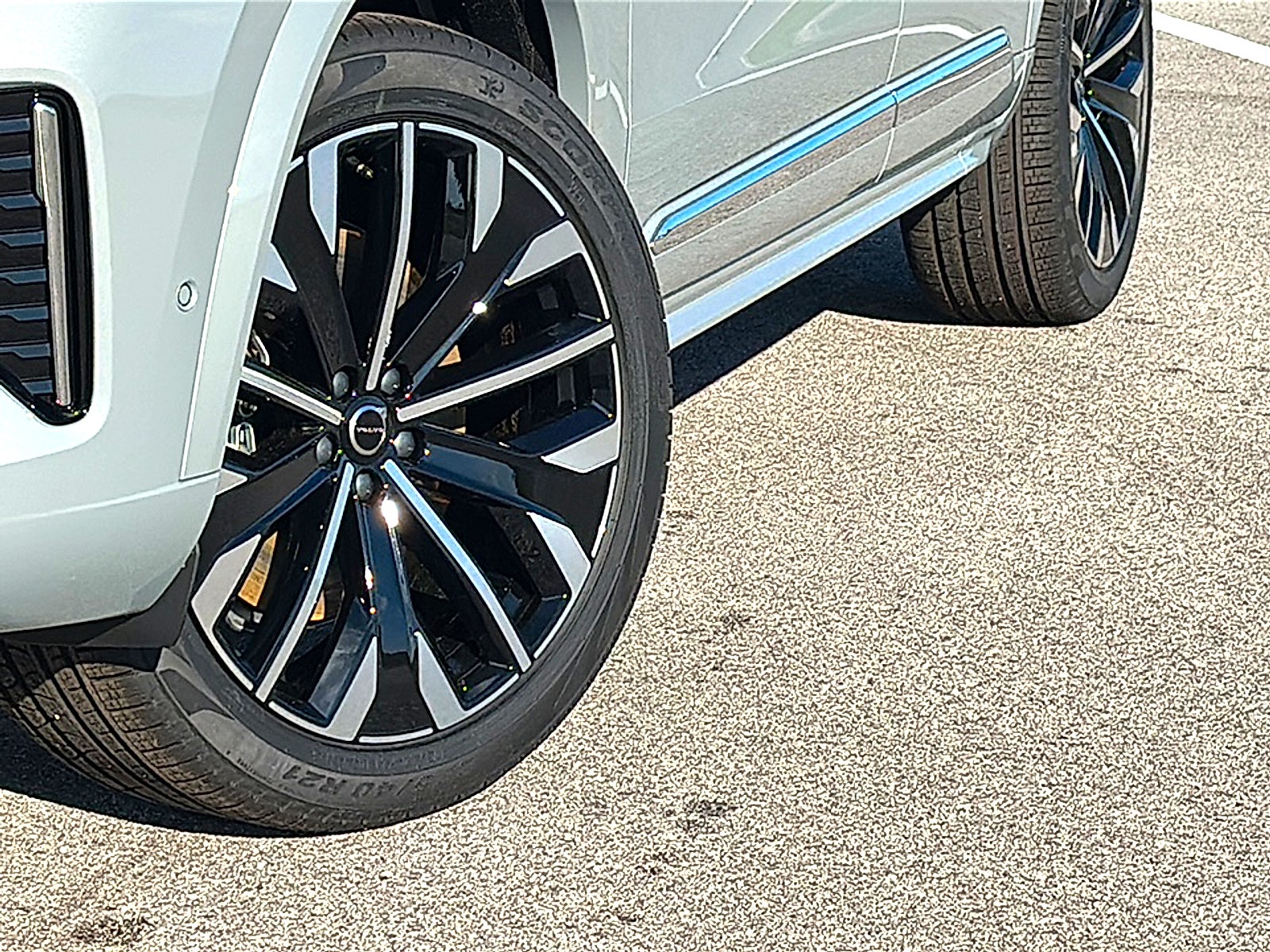 2026 Volvo XC90 Plug-In Hybrid Plus, T8 AWD, Electric/Gasoline, Bright, 7 Seats