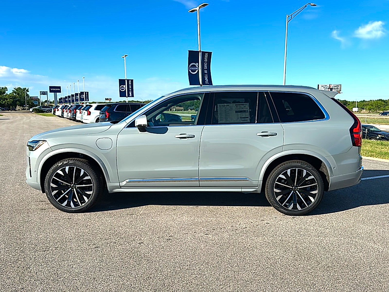 2026 Volvo XC90 Plug-In Hybrid Plus, T8 AWD, Electric/Gasoline, Bright, 7 Seats