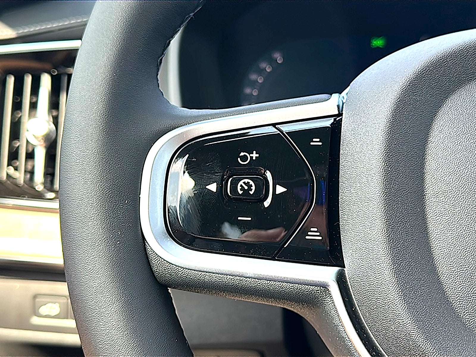 2026 Volvo XC90 Plug-In Hybrid Plus, T8 AWD, Electric/Gasoline, Bright, 7 Seats