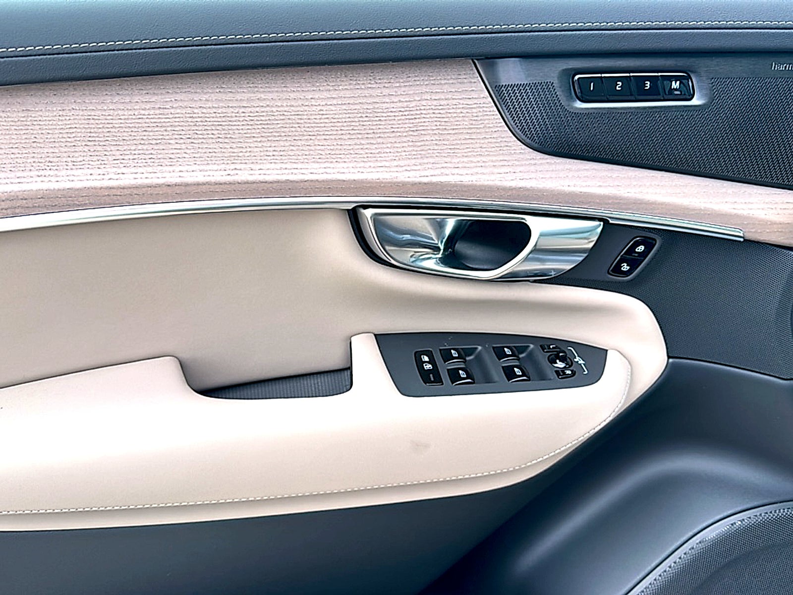 2026 Volvo XC90 Plug-In Hybrid Plus, T8 AWD, Electric/Gasoline, Bright, 7 Seats