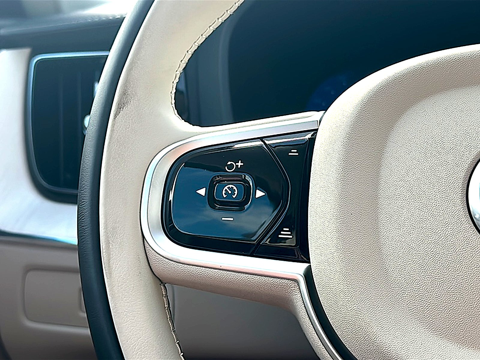 2026 Volvo XC60 Plug-In Hybrid T8 Ultra