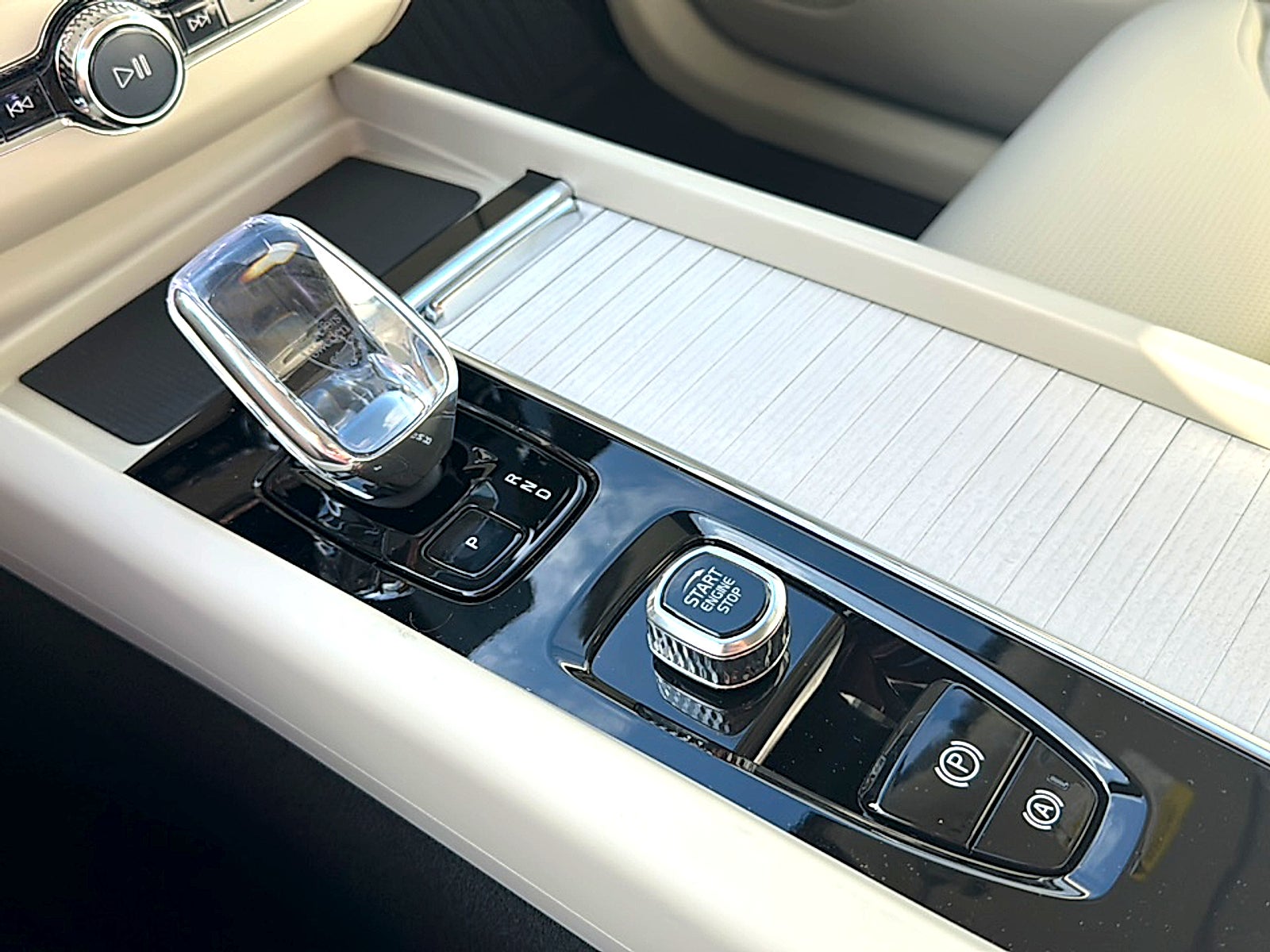 2026 Volvo XC60 Plug-In Hybrid T8 Ultra