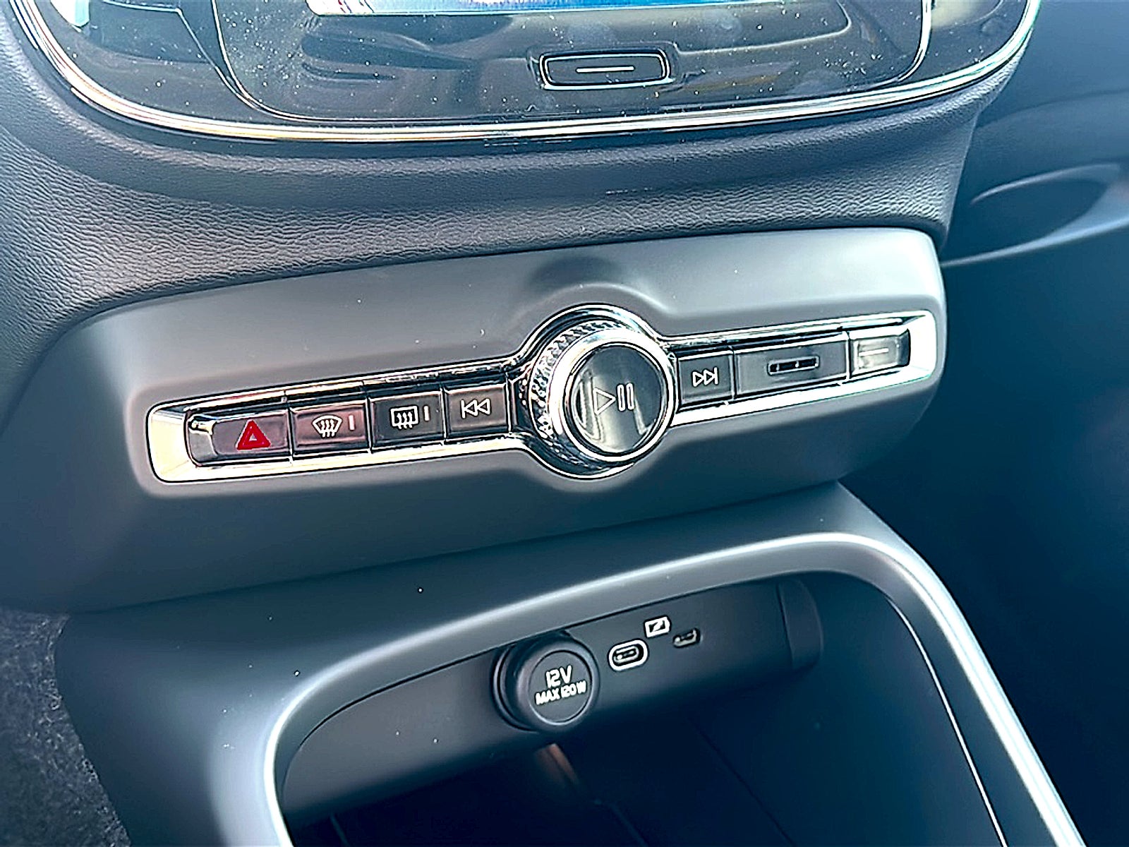 2026 Volvo XC40 B4 Plus