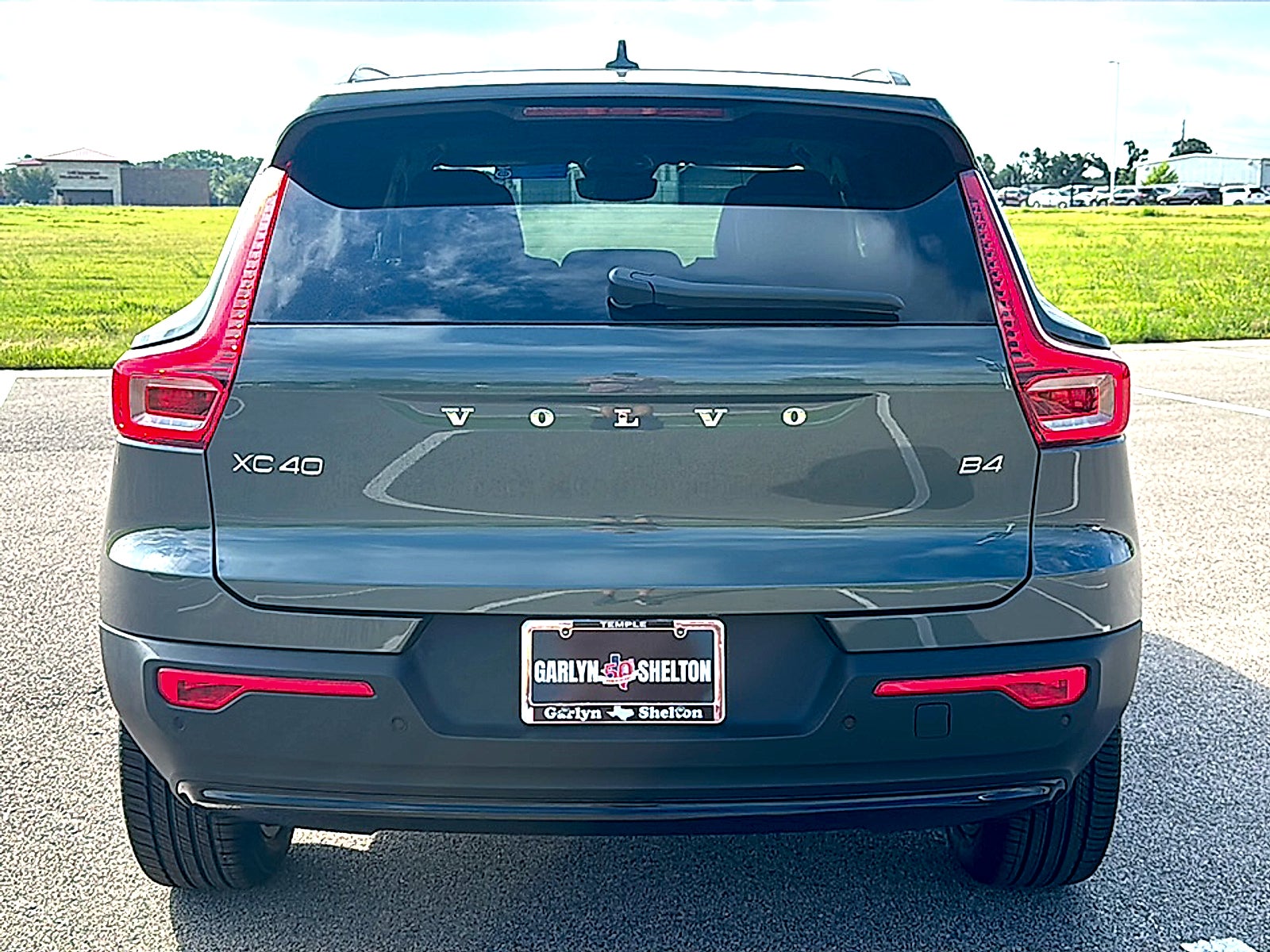 2026 Volvo XC40 B4 Plus