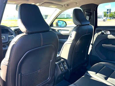 2026 Volvo XC40 Core, B4 FWD Gas (mild hybrid), Dark