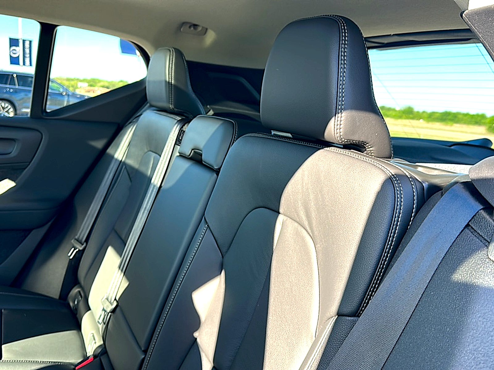 2026 Volvo XC40 Core, B4 FWD Gas (mild hybrid), Dark