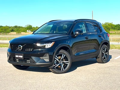 2026 Volvo XC40 Core, B4 FWD Gas (mild hybrid), Dark