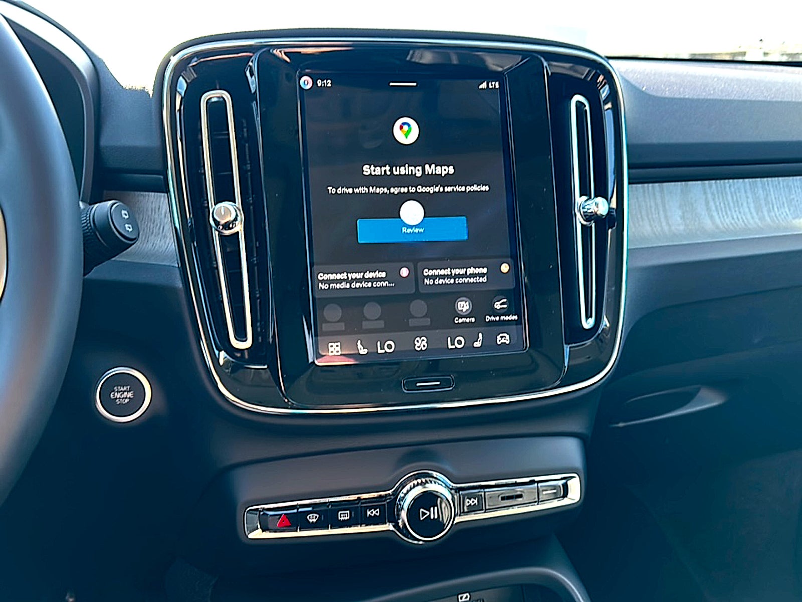 2026 Volvo XC40 Core, B4 FWD Gas (mild hybrid), Dark