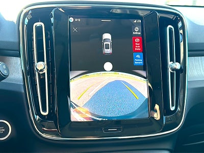 2026 Volvo XC40 Core, B4 FWD Gas (mild hybrid), Dark