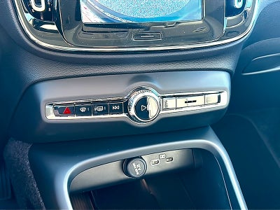 2026 Volvo XC40 Core, B4 FWD Gas (mild hybrid), Dark