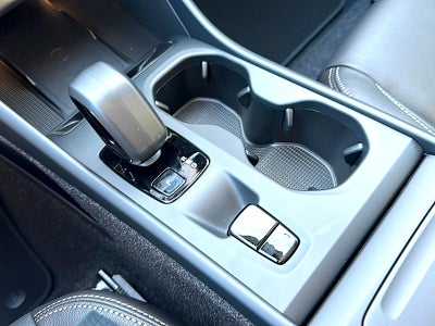 2026 Volvo XC40 Core, B4 FWD Gas (mild hybrid), Dark