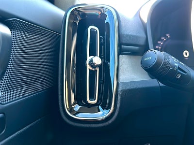 2026 Volvo XC40 Core, B4 FWD Gas (mild hybrid), Dark