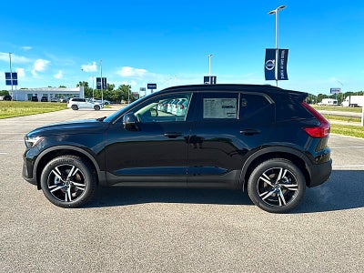 2026 Volvo XC40 Core, B4 FWD Gas (mild hybrid), Dark