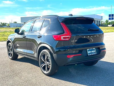 2026 Volvo XC40 Core, B4 FWD Gas (mild hybrid), Dark