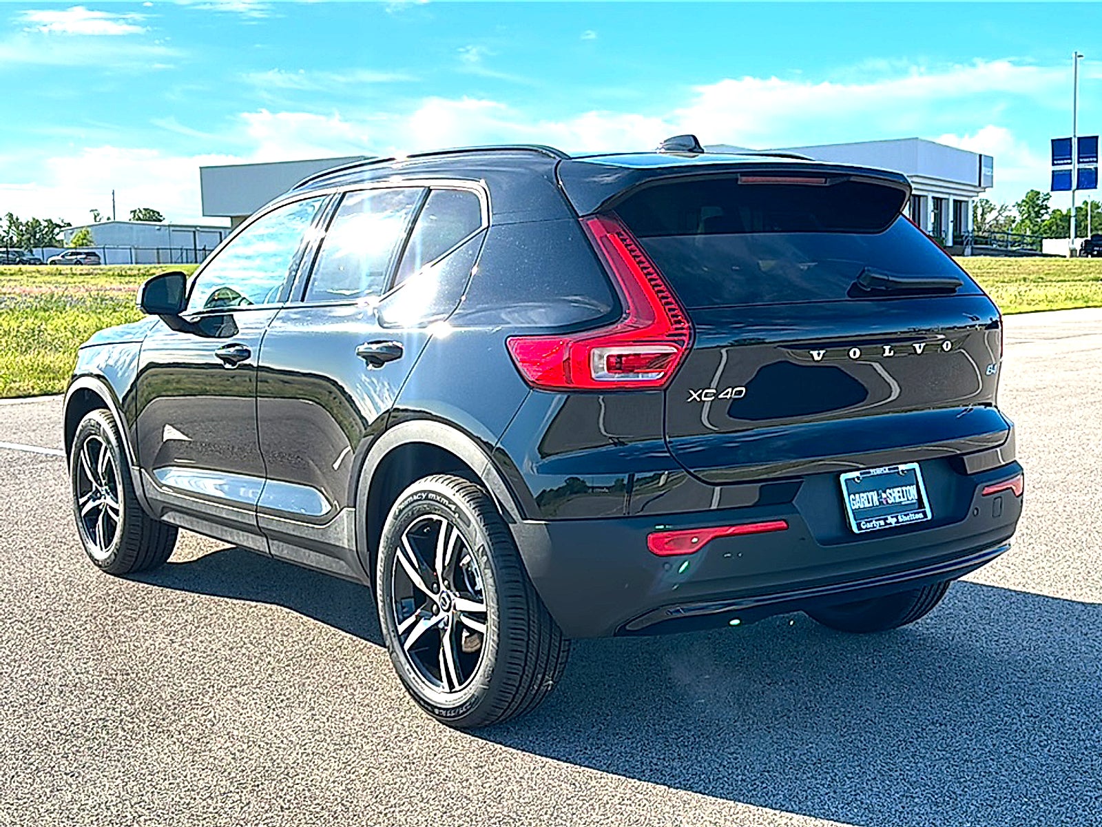 2026 Volvo XC40 Core, B4 FWD Gas (mild hybrid), Dark