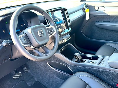 2026 Volvo XC40 Core, B4 FWD Gas (mild hybrid), Dark