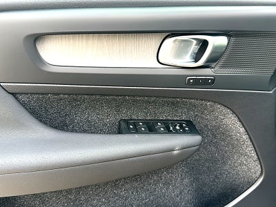 2026 Volvo XC40 Plus, B5 AWD Gas (mild hybrid), Dark