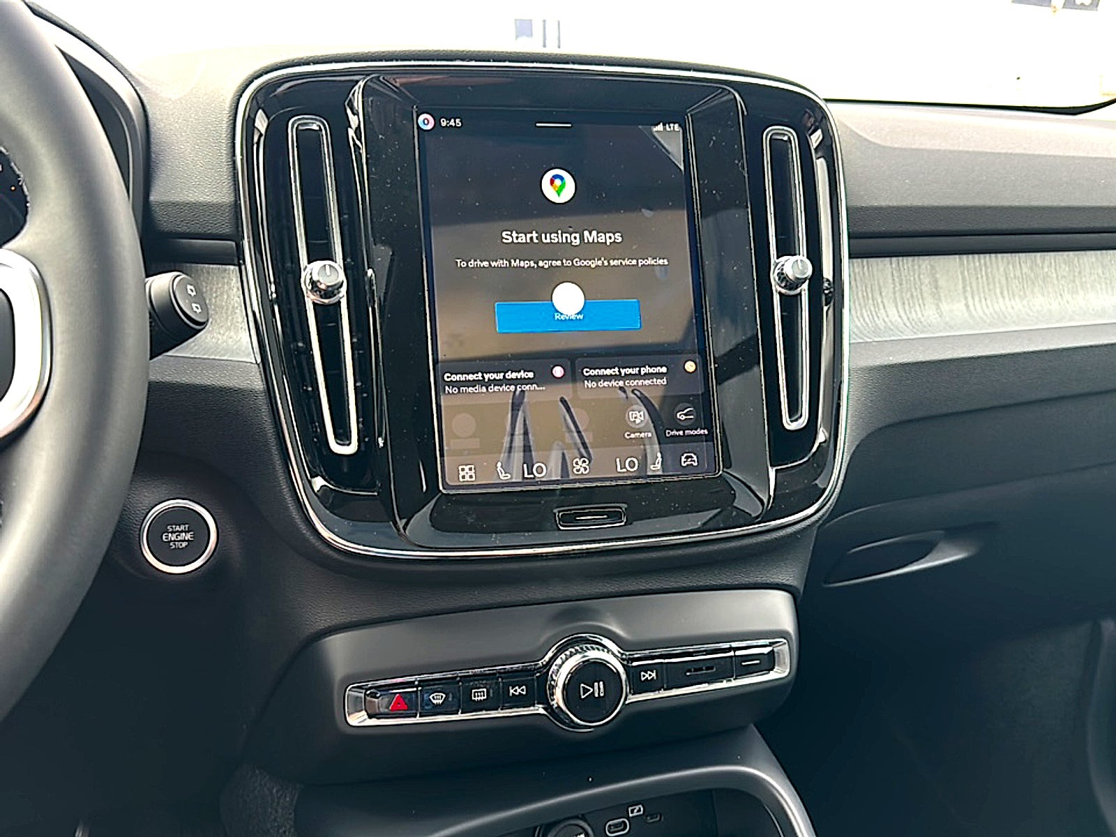 2026 Volvo XC40 Plus, B5 AWD Gas (mild hybrid), Dark