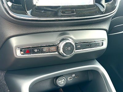 2026 Volvo XC40 Plus, B5 AWD Gas (mild hybrid), Dark