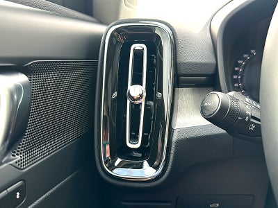 2026 Volvo XC40 Plus, B5 AWD Gas (mild hybrid), Dark