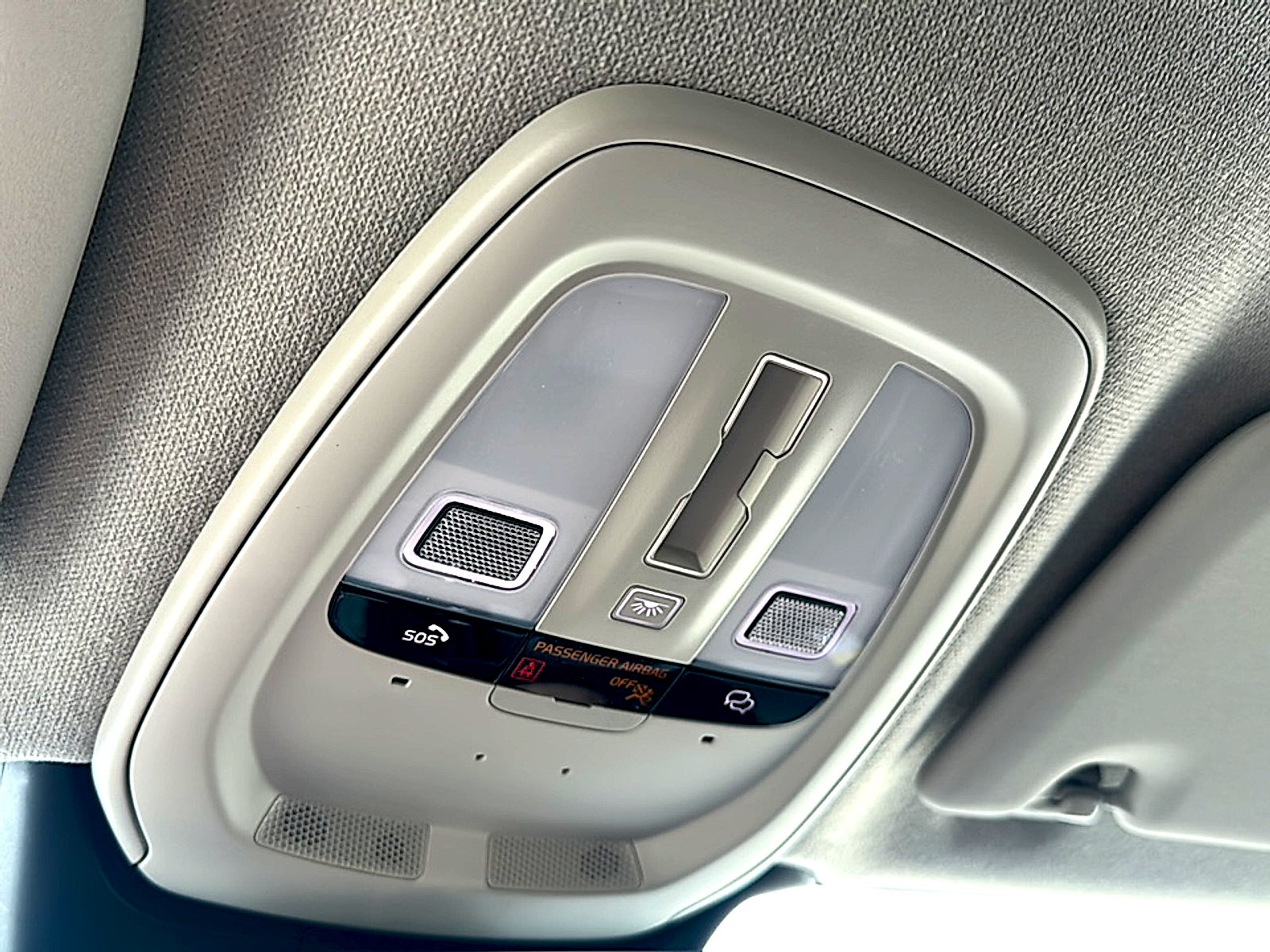 2026 Volvo XC40 Plus, B5 AWD Gas (mild hybrid), Dark