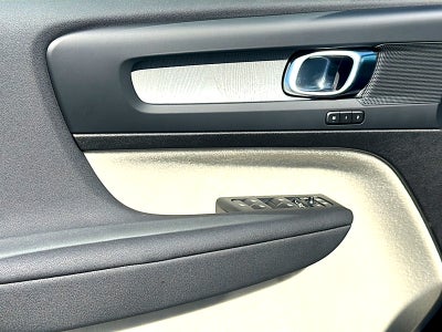 2026 Volvo XC40 Plus, B5 AWD Gas (mild hybrid), Dark