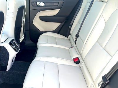 2026 Volvo XC40 Plus, B5 AWD Gas (mild hybrid), Dark