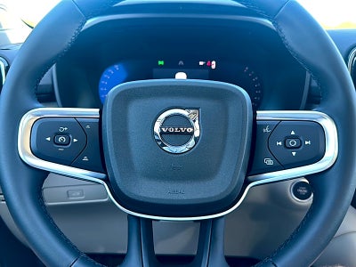 2026 Volvo XC40 Plus, B5 AWD Gas (mild hybrid), Dark