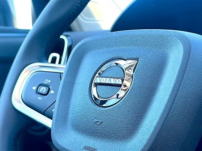 2026 Volvo XC40 Plus, B5 AWD Gas (mild hybrid), Dark