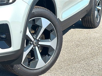 2026 Volvo XC40 Plus, B5 AWD Gas (mild hybrid), Dark