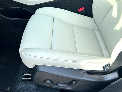 2026 Volvo XC40 Plus, B5 AWD Gas (mild hybrid), Dark