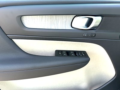 2026 Volvo XC40 Plus, B5 AWD Gas (mild hybrid), Dark