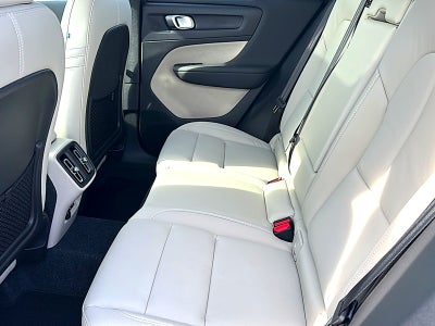 2026 Volvo XC40 Plus, B5 AWD Gas (mild hybrid), Dark