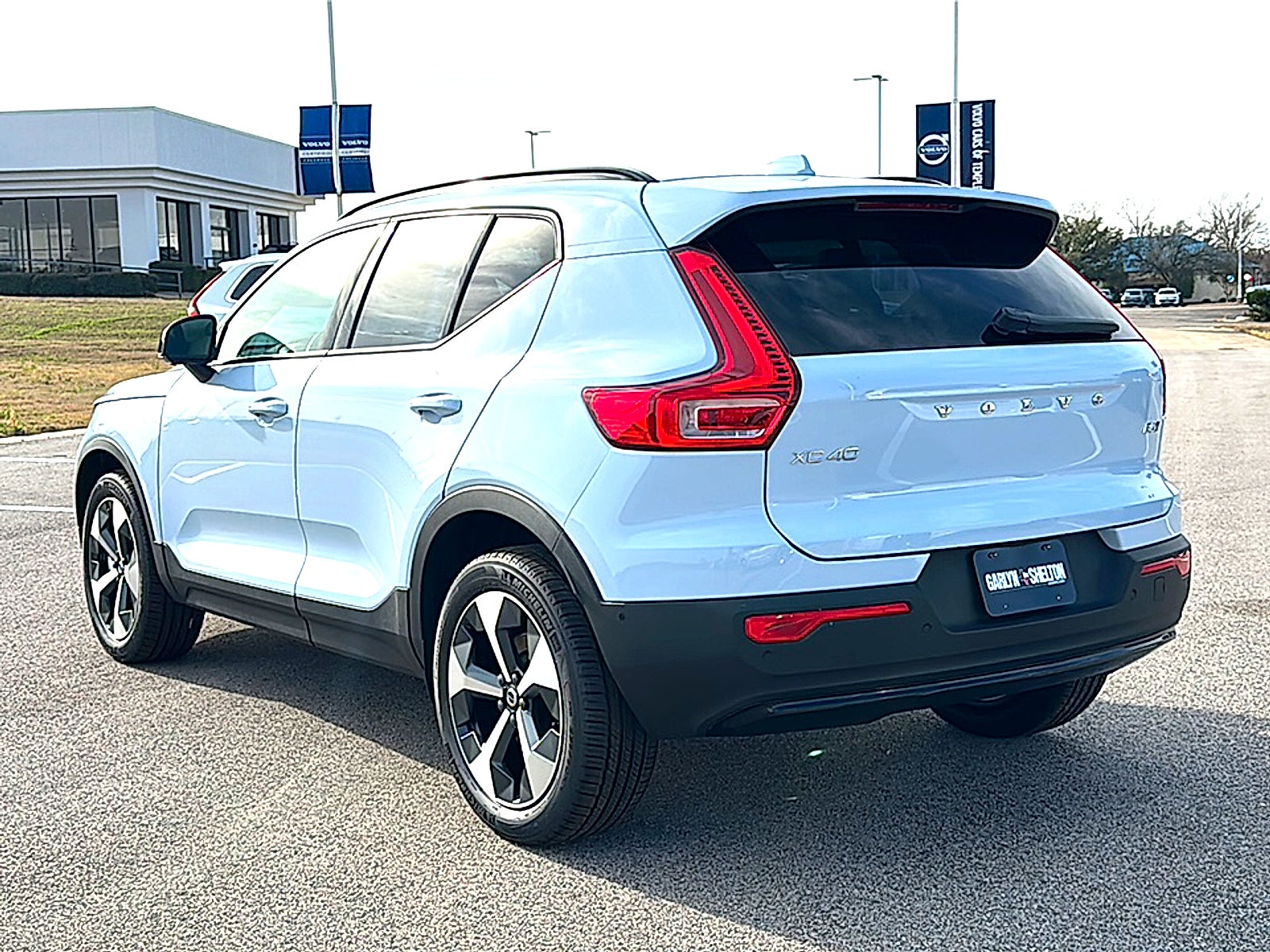 2026 Volvo XC40 Plus, B5 AWD Gas (mild hybrid), Dark