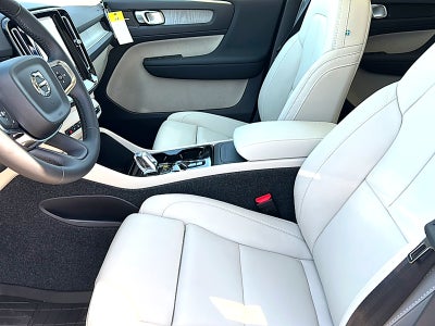 2026 Volvo XC40 Plus, B5 AWD Gas (mild hybrid), Dark