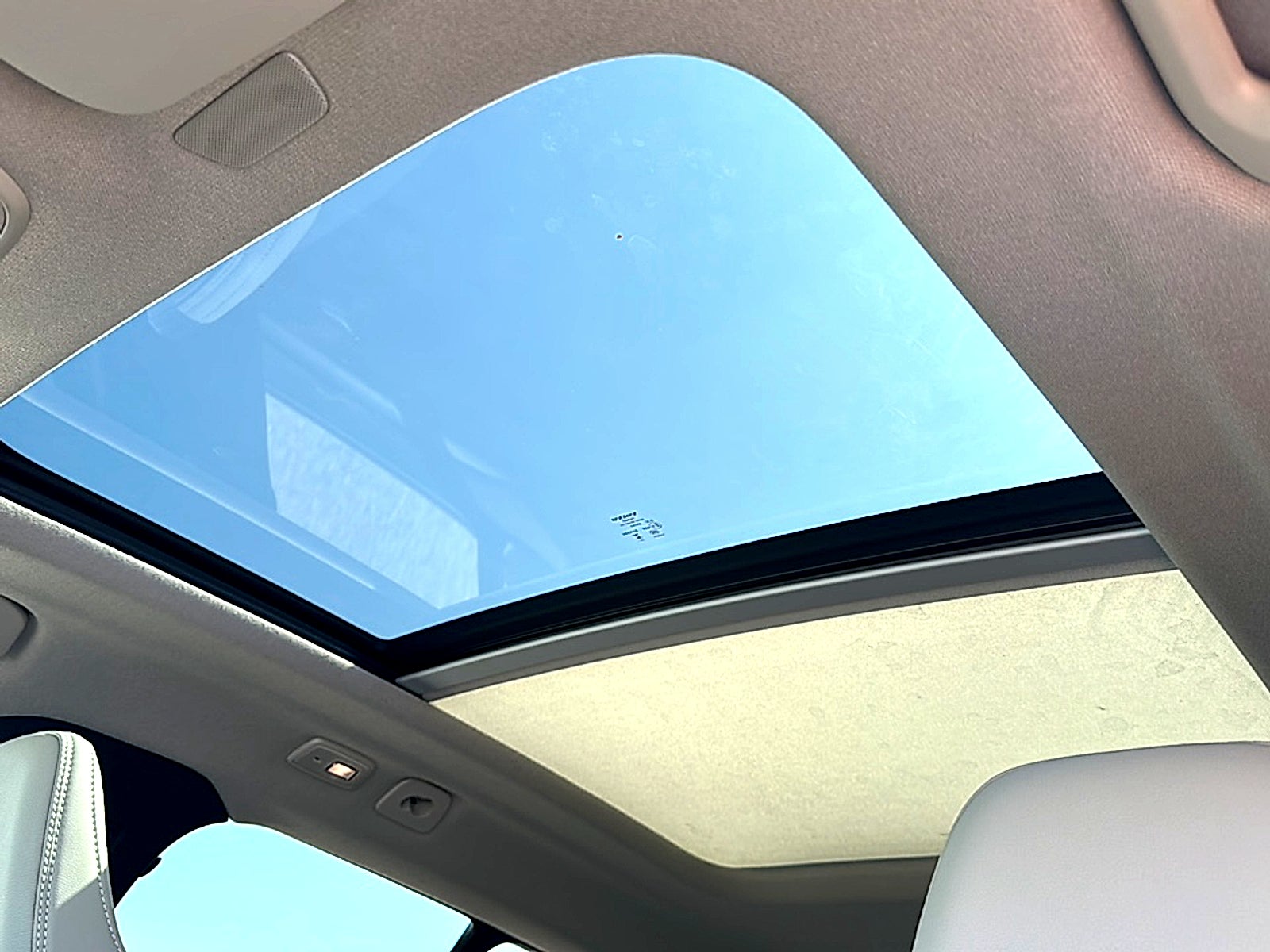 2026 Volvo XC40 Plus, B5 AWD Gas (mild hybrid), Dark
