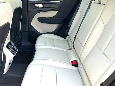2026 Volvo XC40 Plus, B5 AWD Gas (mild hybrid), Dark