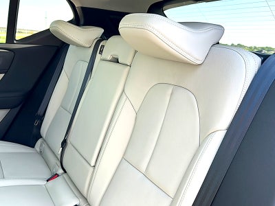 2026 Volvo XC40 Plus, B5 AWD Gas (mild hybrid), Dark