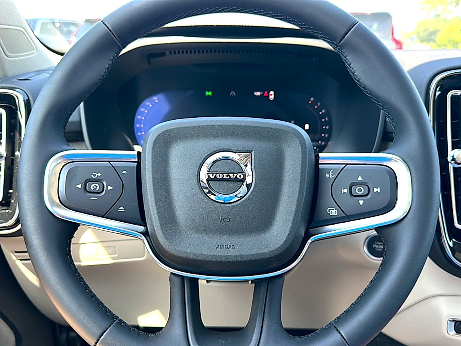 2026 Volvo XC40 Plus, B5 AWD Gas (mild hybrid), Dark