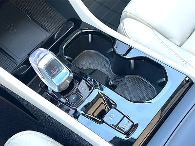 2026 Volvo XC40 Plus, B5 AWD Gas (mild hybrid), Dark