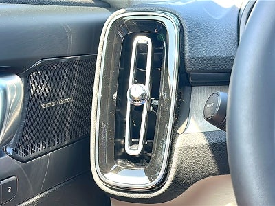 2026 Volvo XC40 Plus, B5 AWD Gas (mild hybrid), Dark