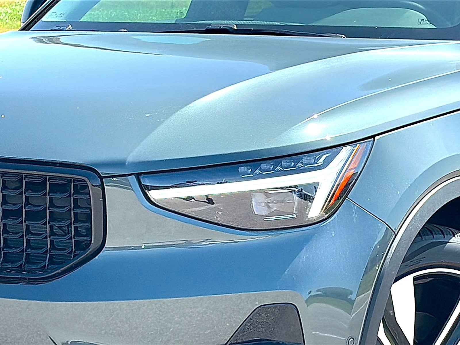 2026 Volvo XC40 Plus, B5 AWD Gas (mild hybrid), Dark