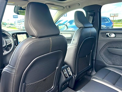 2026 Volvo XC40 Plus, B5 AWD Gas (mild hybrid), Dark
