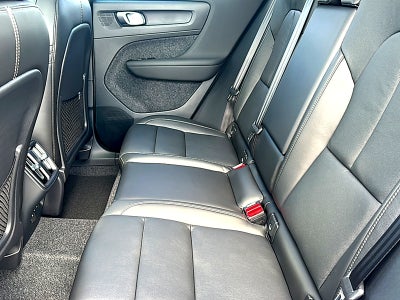 2026 Volvo XC40 Plus, B5 AWD Gas (mild hybrid), Dark