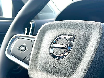 2026 Volvo XC40 Plus, B5 AWD Gas (mild hybrid), Dark