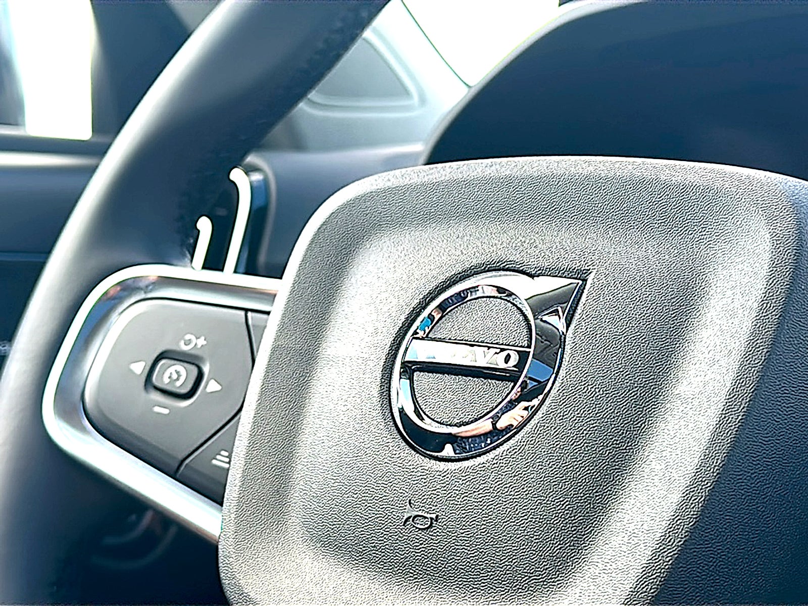2026 Volvo XC40 Plus, B5 AWD Gas (mild hybrid), Dark