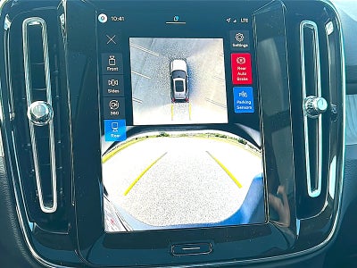 2026 Volvo XC40 Plus, B5 AWD Gas (mild hybrid), Dark