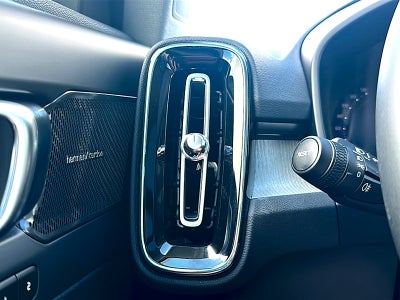 2026 Volvo XC40 Plus, B5 AWD Gas (mild hybrid), Dark