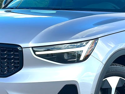 2026 Volvo XC40 Plus, B5 AWD Gas (mild hybrid), Dark